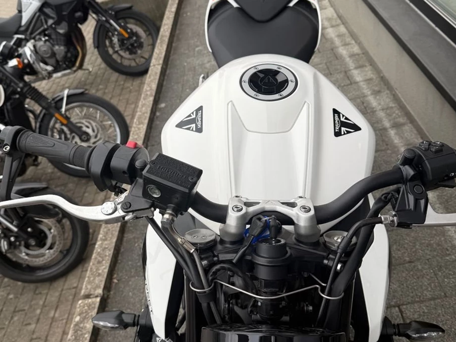Angebot Triumph Street Triple 765 R Bild 4: Angebot Triumph Street Triple 765 R