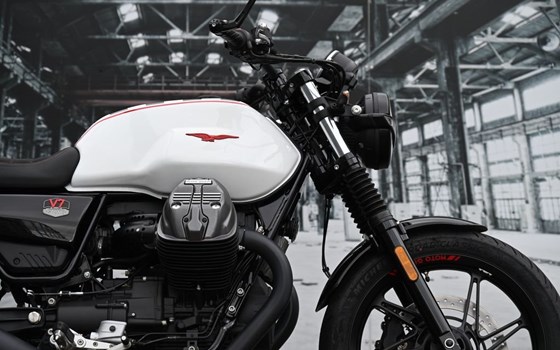 Gebrauchtmotorrad Moto Guzzi V7 Stone Ten - Bild 2