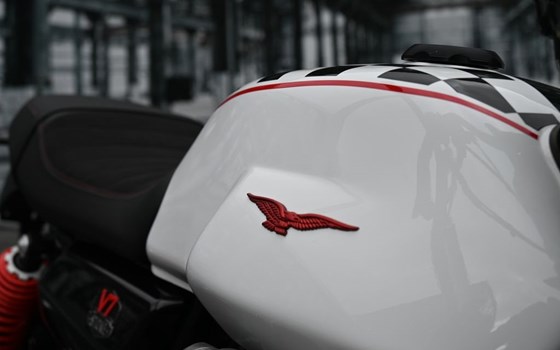 Gebrauchtmotorrad Moto Guzzi V7 Stone Ten - Bild 5