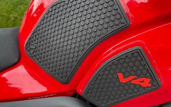 Gebrauchtmotorrad Ducati Streetfighter V4 - Bild 11