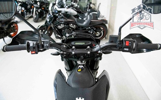 Gebrauchtmotorrad Husqvarna 701 Supermoto - Bild 6