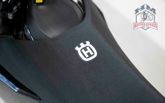 Gebrauchtmotorrad Husqvarna 701 Supermoto - Bild 7