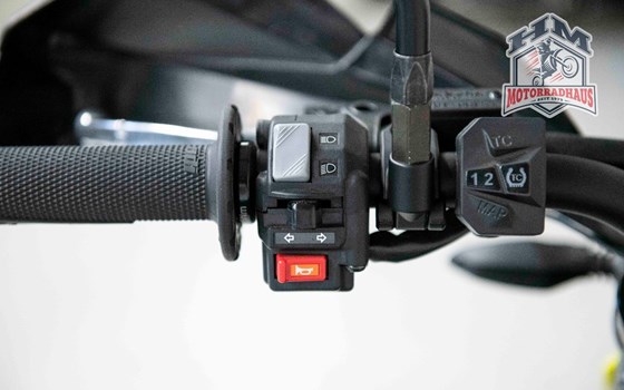 Gebrauchtmotorrad Husqvarna 701 Supermoto - Bild 9