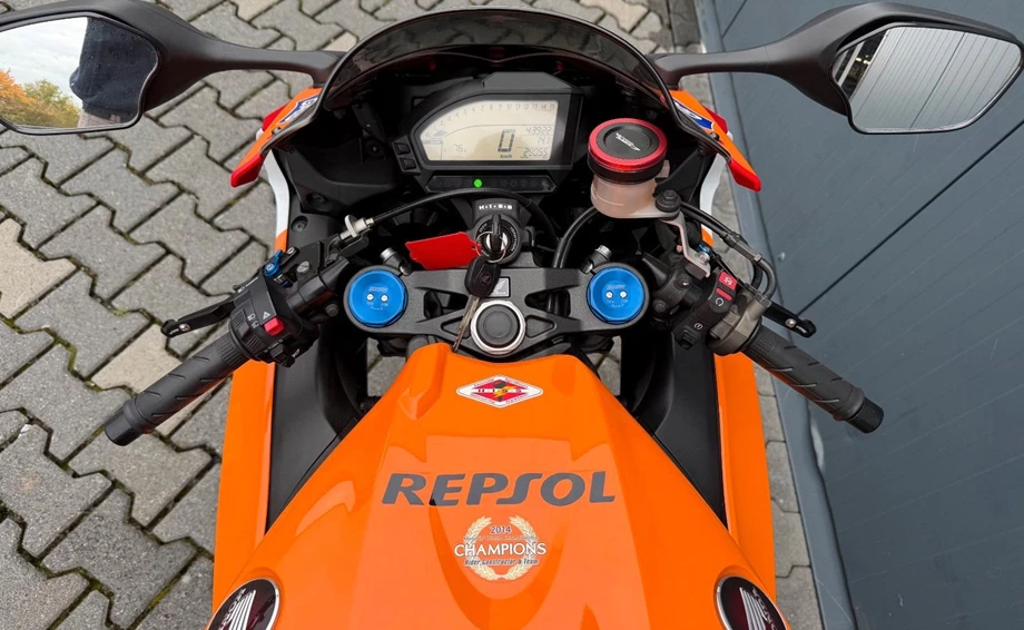 Angebot Honda CBR1000RR Fireblade Bild 4: Angebot Honda CBR1000RR Fireblade