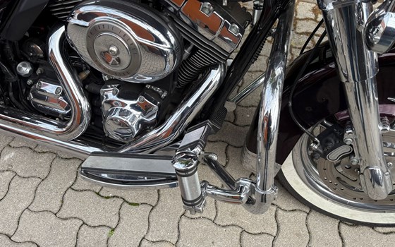 Gebrauchtmotorrad Harley-Davidson Road King Classic FLHRC - Bild 11 Gebrauchtmotorrad Harley-Davidson Road King Classic FLHRC - Bild 11