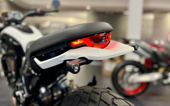 Gebrauchtmotorrad Ducati Scrambler 10° Anniversario Rizoma Edition - Bild 8