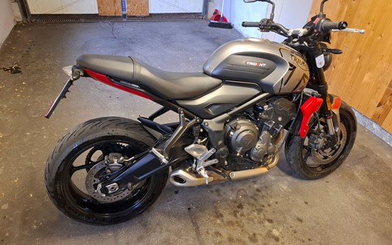 Gebrauchtmotorrad Triumph Trident 660 - Bild 2 Gebrauchtmotorrad Triumph Trident 660 - Bild 2