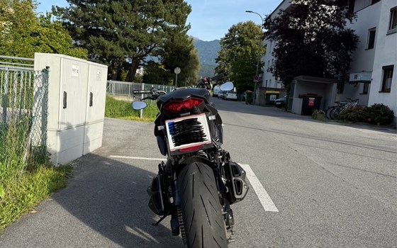 Gebrauchtmotorrad Kawasaki Z 1000 Black Edition - Bild 1 Gebrauchtmotorrad Kawasaki Z 1000 Black Edition - Bild 1