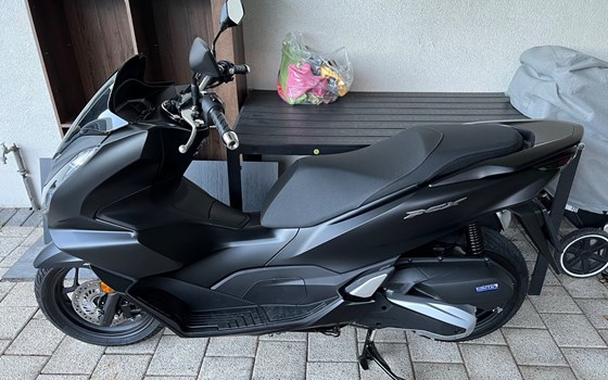 Gebrauchtmotorrad Honda PCX125 - Bild 2 Gebrauchtmotorrad Honda PCX125 - Bild 2