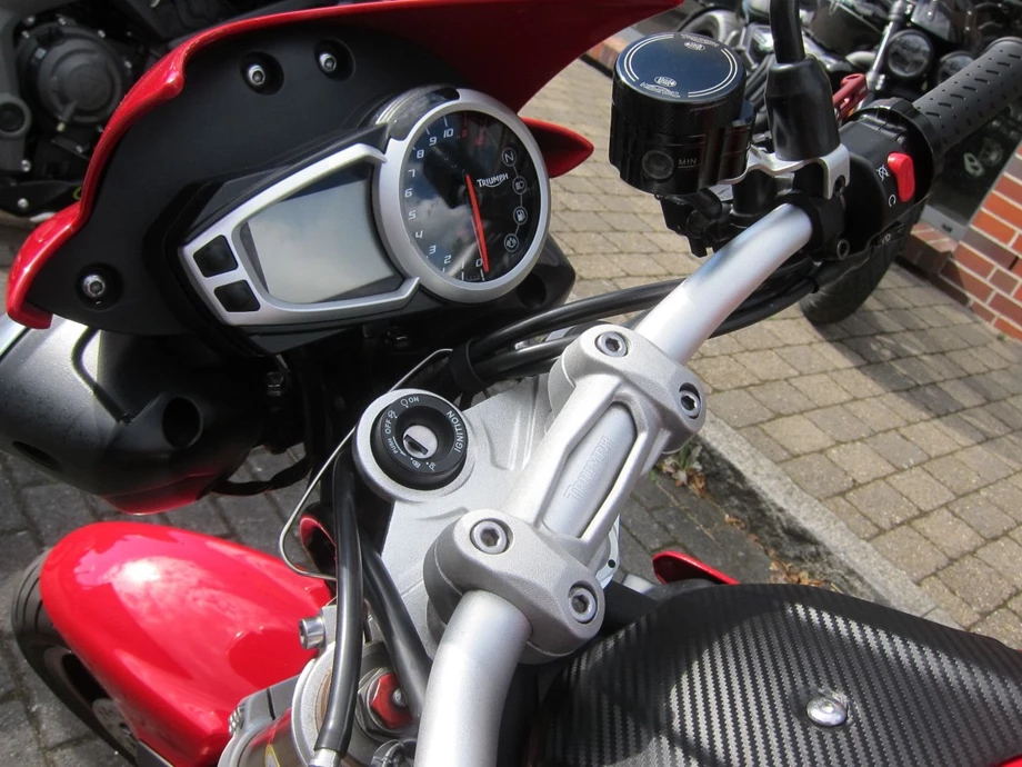 Angebot Triumph Speed Triple 1050 Bild 3: Angebot Triumph Speed Triple 1050