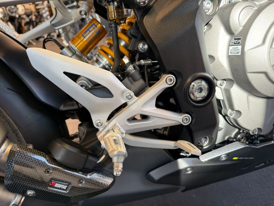 Angebot Triumph Speed Triple 1200 RX Bild 10: Angebot Triumph Speed Triple 1200 RX