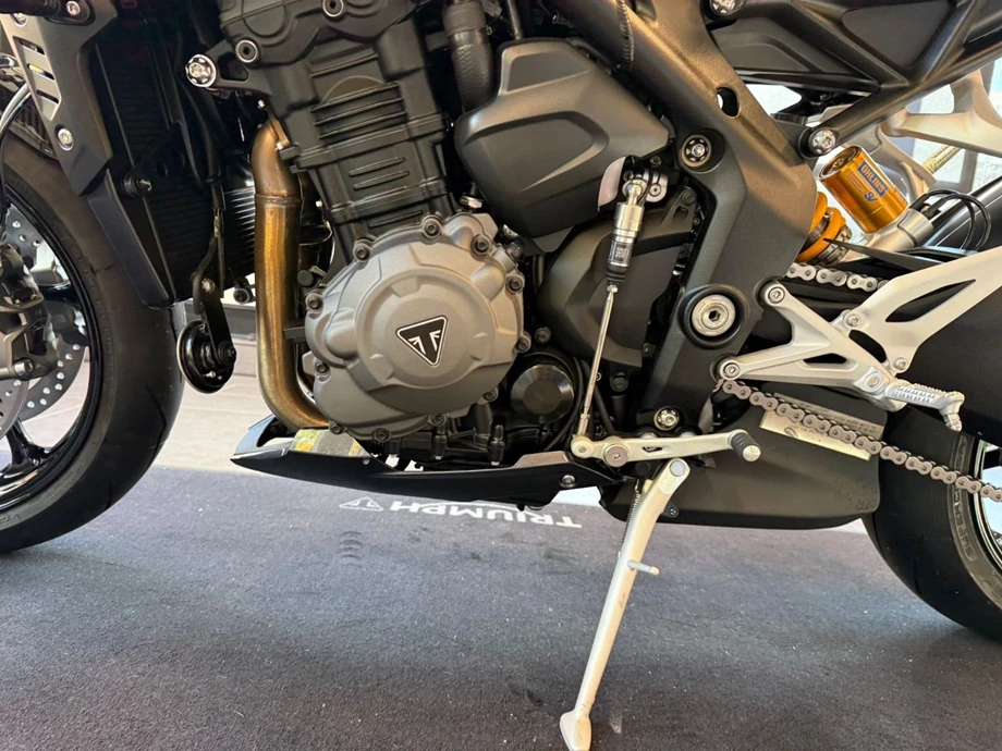 Angebot Triumph Speed Triple 1200 RX Bild 7: Angebot Triumph Speed Triple 1200 RX