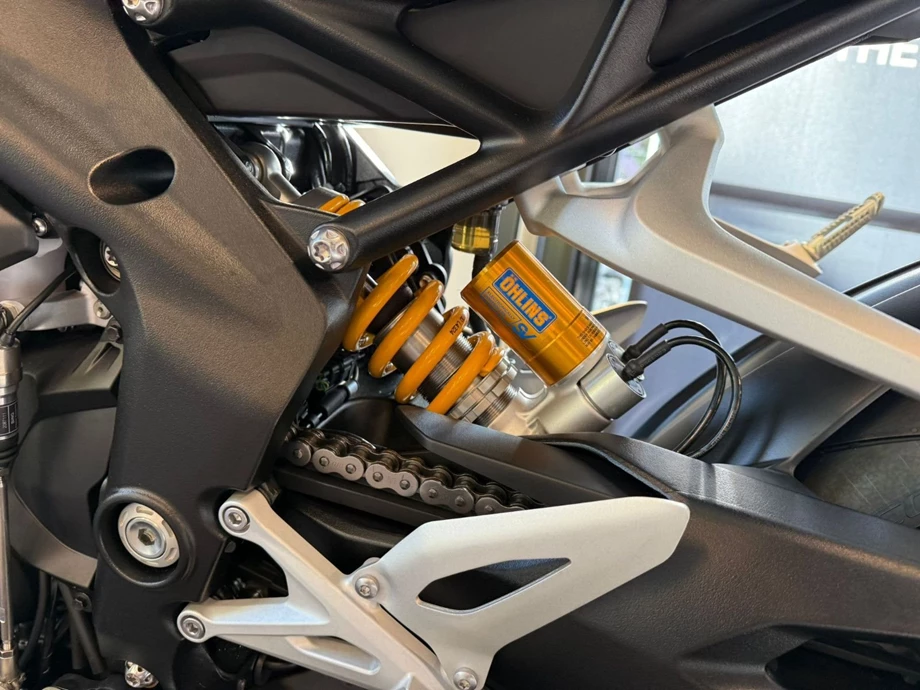 Angebot Triumph Speed Triple 1200 RX Bild 8: Angebot Triumph Speed Triple 1200 RX