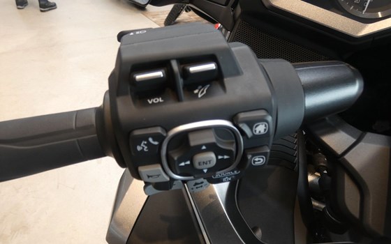 Gebrauchtmotorrad Honda GL 1800 Goldwing Tour DCT - Bild 7