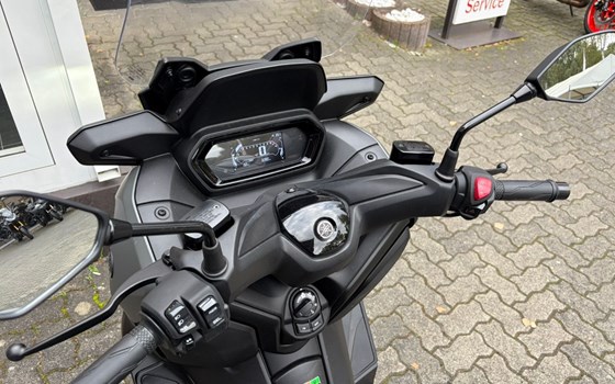 Gebrauchtmotorrad Yamaha XMAX 300 - Bild 8