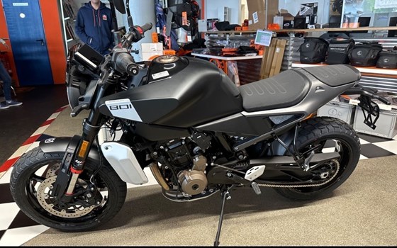 Neufahrzeug Husqvarna Svartpilen 801 - Bild 1