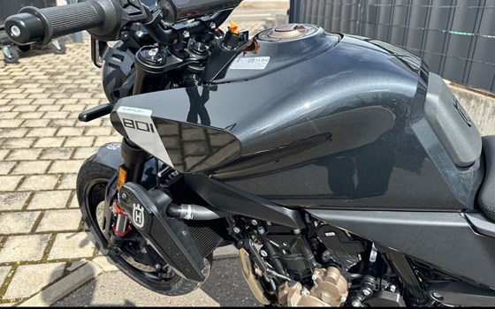 Neufahrzeug Husqvarna Svartpilen 801 L - Bild 10