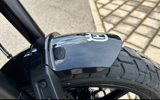 Neufahrzeug Husqvarna Svartpilen 801 L - Bild 12