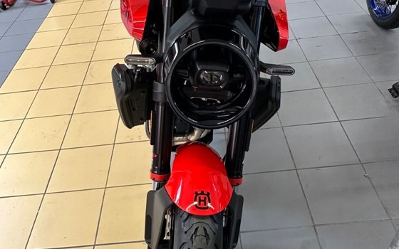 Neufahrzeug Husqvarna Svartpilen 801 L - Bild 19