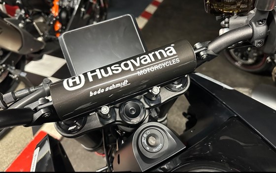Neufahrzeug Husqvarna Svartpilen 801 L - Bild 9