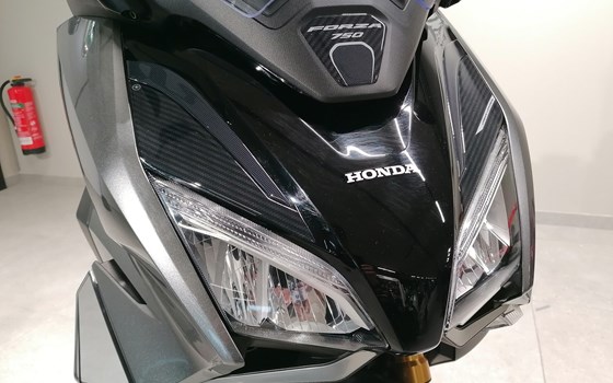 Gebrauchtmotorrad Honda Forza 750 - Bild 4 Gebrauchtmotorrad Honda Forza 750 - Bild 4