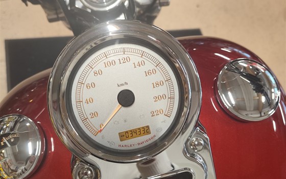 Gebrauchtmotorrad Harley-Davidson Dyna Super Glide Custom FXDC - Bild 7 Gebrauchtmotorrad Harley-Davidson Dyna Super Glide Custom FXDC - Bild 7