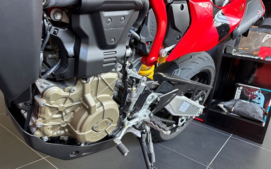 Gebrauchtmotorrad Ducati Hypermotard 698 Mono - Bild 3 Gebrauchtmotorrad Ducati Hypermotard 698 Mono - Bild 3