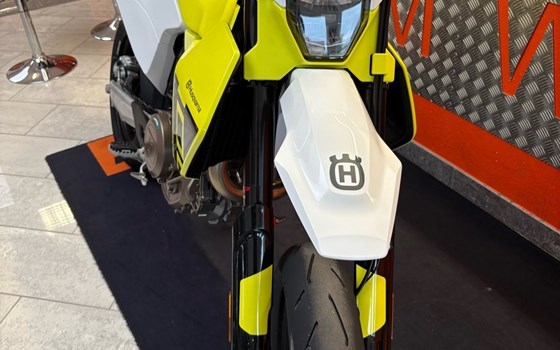 Gebrauchtmotorrad Husqvarna 701 Supermoto - Bild 2 Gebrauchtmotorrad Husqvarna 701 Supermoto - Bild 2