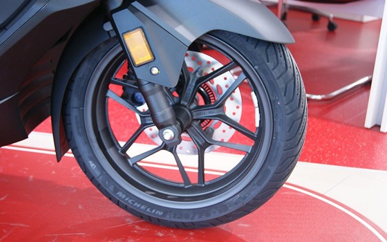 Gebrauchtmotorrad Honda Forza 125 - Bild 6 Gebrauchtmotorrad Honda Forza 125 - Bild 6