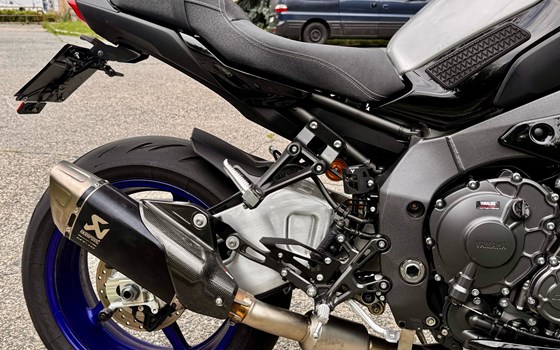 Gebrauchtmotorrad Yamaha MT-10 SP - Bild 1 Gebrauchtmotorrad Yamaha MT-10 SP - Bild 1
