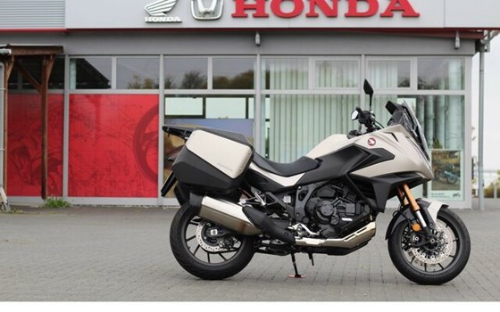 Gebrauchtmotorrad Honda NT1100 DCT Electronic Suspension - Bild 2