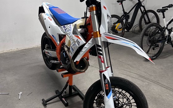 Gebrauchtmotorrad KTM 350 EXC-F SIX DAYS - Bild 3 Gebrauchtmotorrad KTM 350 EXC-F SIX DAYS - Bild 3