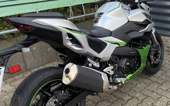 Gebrauchtmotorrad Kawasaki Z7 Hybrid - Bild 6