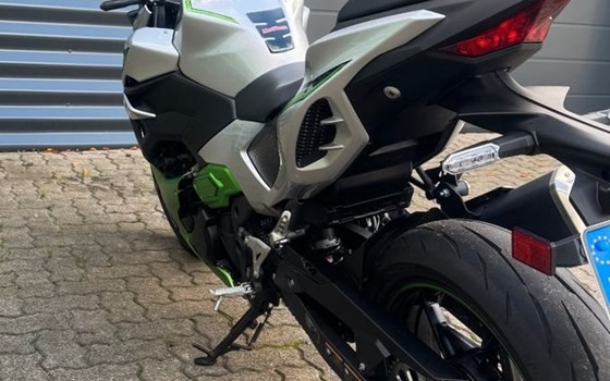 Gebrauchtmotorrad Kawasaki Z7 Hybrid - Bild 8