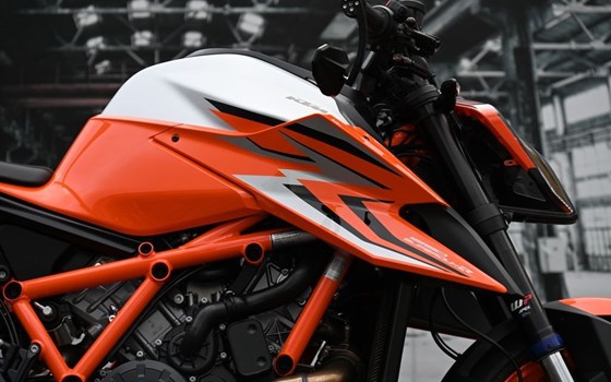 Gebrauchtmotorrad KTM 1290 Super Duke R EVO - Bild 2