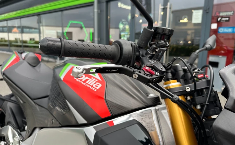 Angebot Aprilia Tuono V4 1100 Factory Bild 11: Angebot Aprilia Tuono V4 1100 Factory