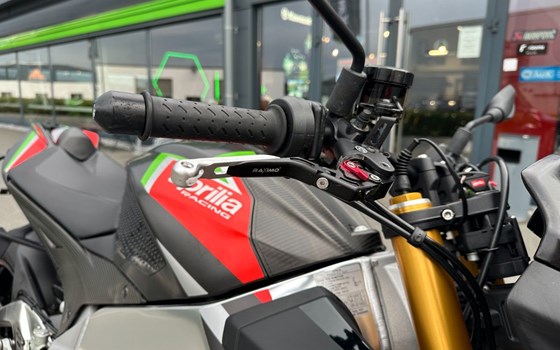 Gebrauchtmotorrad Aprilia Tuono V4 1100 Factory - Bild 11