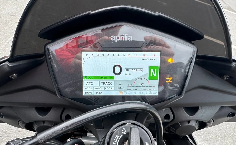 Angebot Aprilia Tuono V4 1100 Factory Bild 12: Angebot Aprilia Tuono V4 1100 Factory