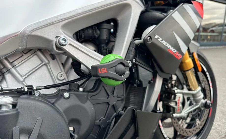 Angebot Aprilia Tuono V4 1100 Factory Bild 9: Angebot Aprilia Tuono V4 1100 Factory