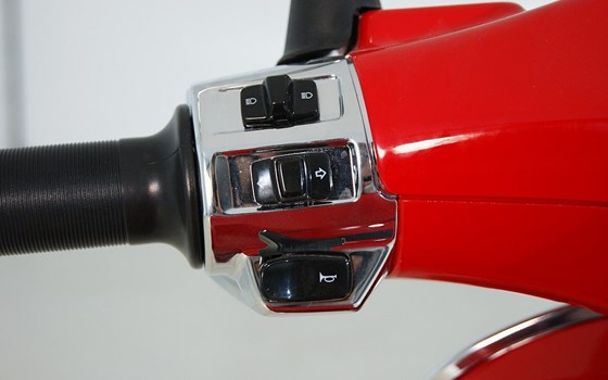 Neufahrzeug Vespa Primavera 125 RED - Bild 10 Neufahrzeug Vespa Primavera 125 RED - Bild 10