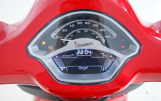 Neufahrzeug Vespa Primavera 125 RED - Bild 11