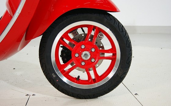 Neufahrzeug Vespa Primavera 125 RED - Bild 3
