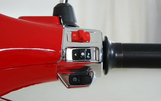 Neufahrzeug Vespa Primavera 125 RED - Bild 9 Neufahrzeug Vespa Primavera 125 RED - Bild 9