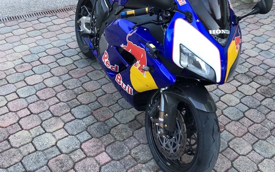Gebrauchtmotorrad Honda CBR1000RR Fireblade - Bild 1 Gebrauchtmotorrad Honda CBR1000RR Fireblade - Bild 1