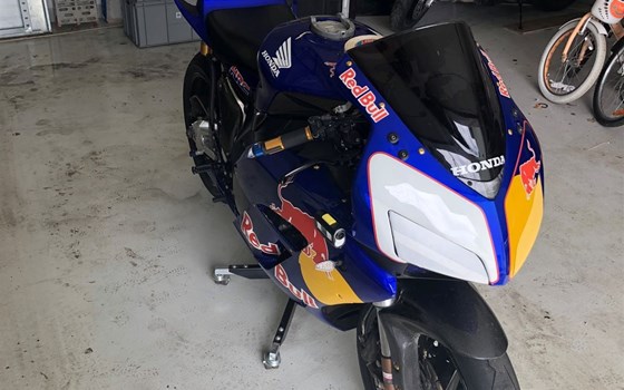 Gebrauchtmotorrad Honda CBR1000RR Fireblade - Bild 2 Gebrauchtmotorrad Honda CBR1000RR Fireblade - Bild 2