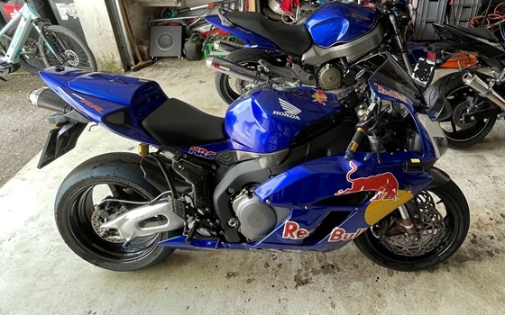 Gebrauchtmotorrad Honda CBR1000RR Fireblade - Bild 4 Gebrauchtmotorrad Honda CBR1000RR Fireblade - Bild 4