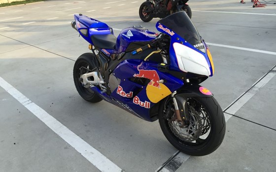 Gebrauchtmotorrad Honda CBR1000RR Fireblade - Bild 5 Gebrauchtmotorrad Honda CBR1000RR Fireblade - Bild 5