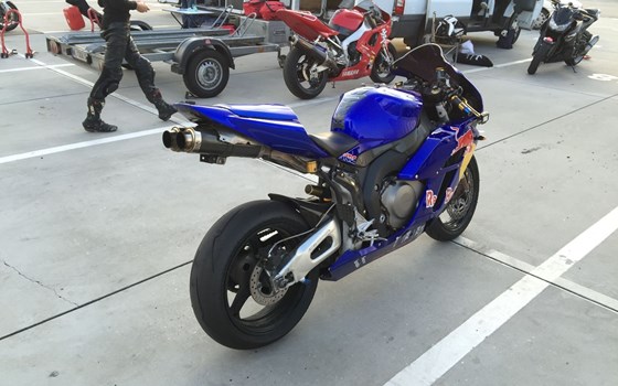 Gebrauchtmotorrad Honda CBR1000RR Fireblade - Bild 8 Gebrauchtmotorrad Honda CBR1000RR Fireblade - Bild 8
