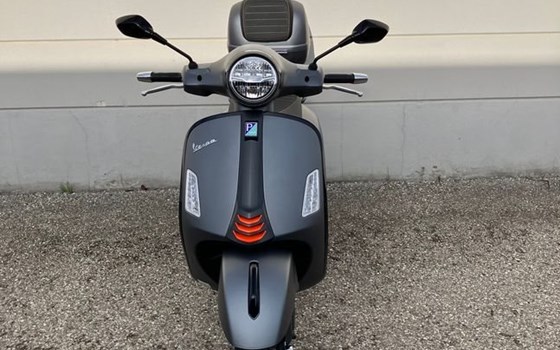 Gebrauchtmotorrad Vespa GTS 125 Super Sport - Bild 5 Gebrauchtmotorrad Vespa GTS 125 Super Sport - Bild 5