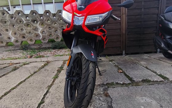 Gebrauchtmotorrad Aprilia Tuono 125 - Bild 3